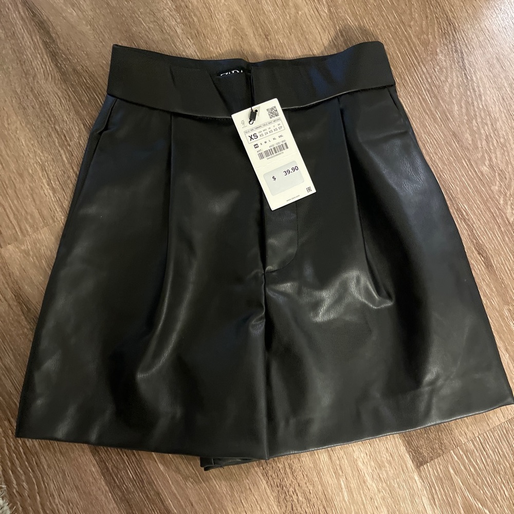 NWT. Zara leather shorts.